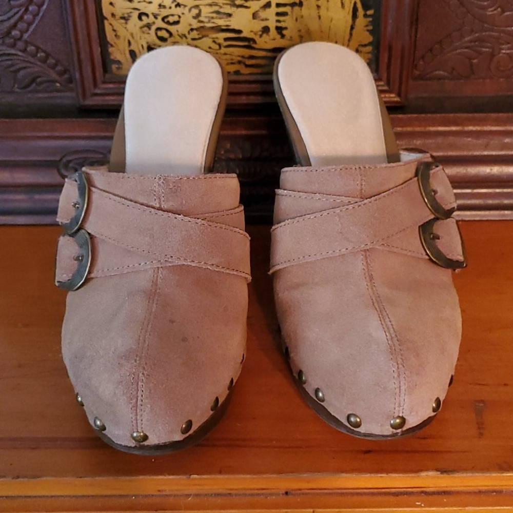 Heels - Picture 2 of 4